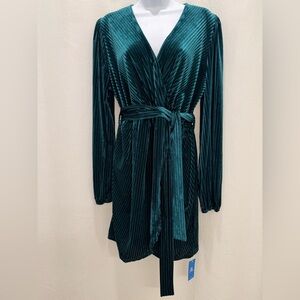 SOLD Cubshe White Textured Tag Beachwear Label